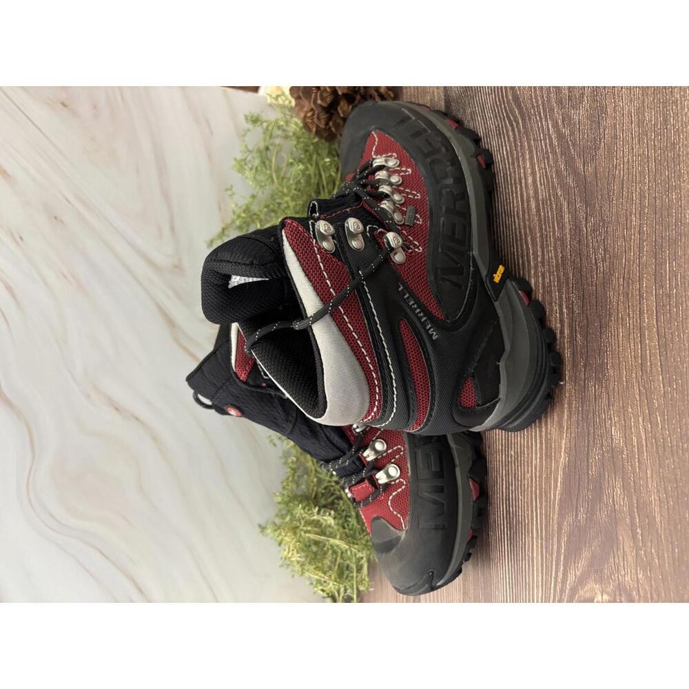 Women’s Merrell Gortex Vibram Boot, Size 8.5